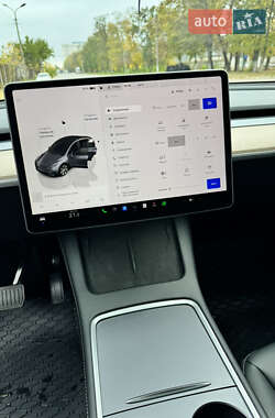 Позашляховик / Кросовер Tesla Model Y 2023 в  фото 12 Позашляховик / Кросовер Tesla Model Y 2023 в