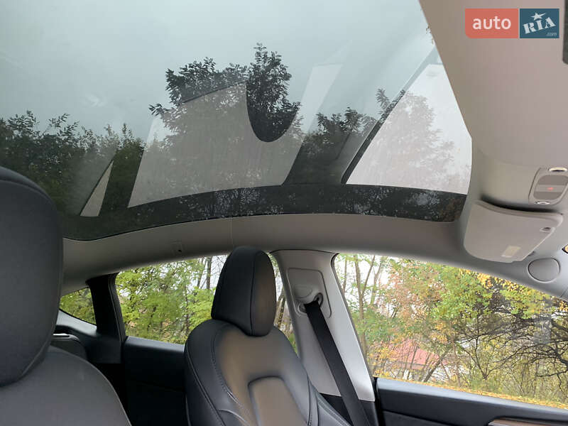 Внедорожник / Кроссовер Tesla Model Y 2024 в Киеве