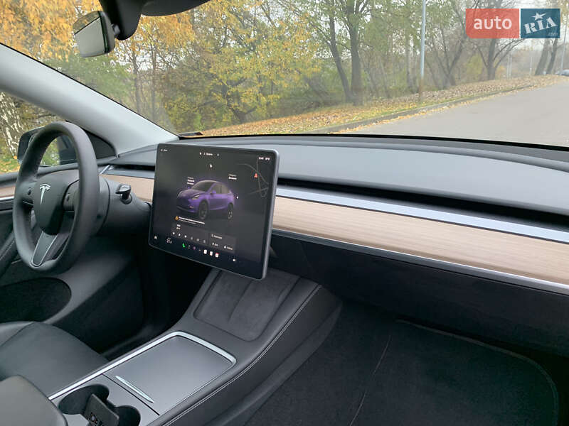 Внедорожник / Кроссовер Tesla Model Y 2024 в Киеве