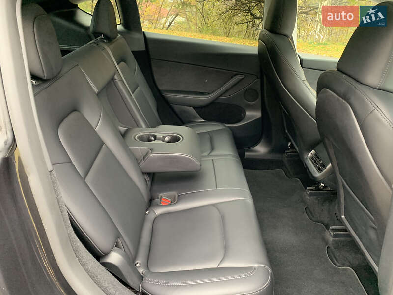 Внедорожник / Кроссовер Tesla Model Y 2024 в Киеве