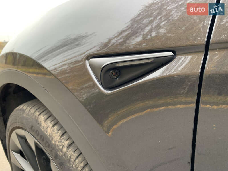 Внедорожник / Кроссовер Tesla Model Y 2024 в Киеве
