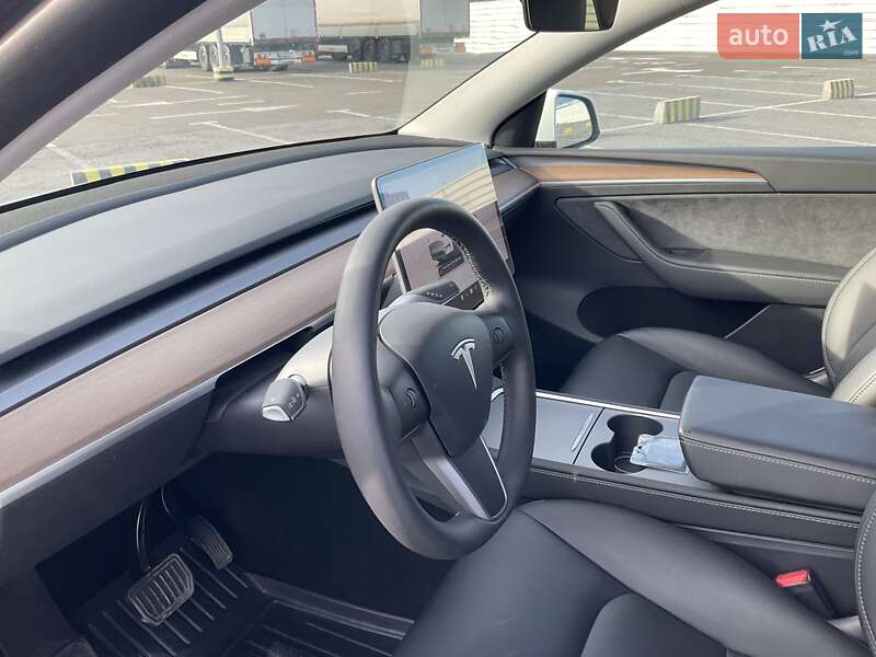 Позашляховик / Кросовер Tesla Model Y 2024 в Львові фото 12 Позашляховик / Кросовер Tesla Model Y 2024 в Львові