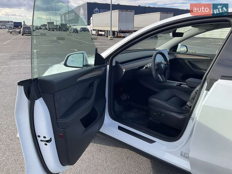 Позашляховик / Кросовер Tesla Model Y 2024 в Львові фото 13 Позашляховик / Кросовер Tesla Model Y 2024 в Львові