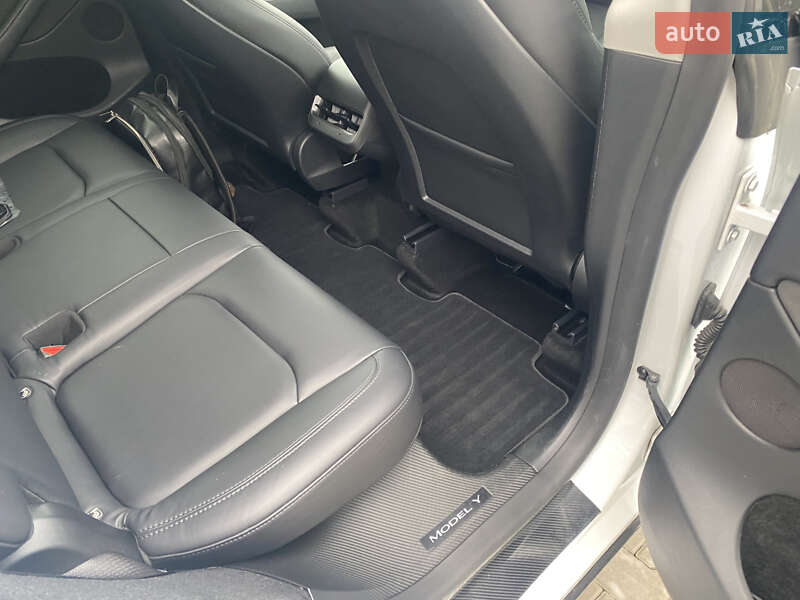 Позашляховик / Кросовер Tesla Model Y 2023 в Києві фото 20 Позашляховик / Кросовер Tesla Model Y 2023 в Києві