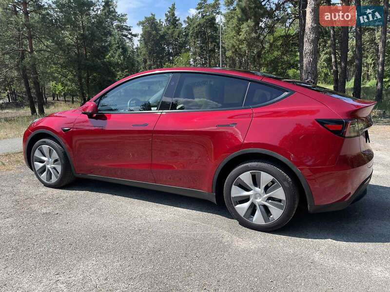Позашляховик / Кросовер Tesla Model Y 2024 в Києві фото 23 Позашляховик / Кросовер Tesla Model Y 2024 в Києві