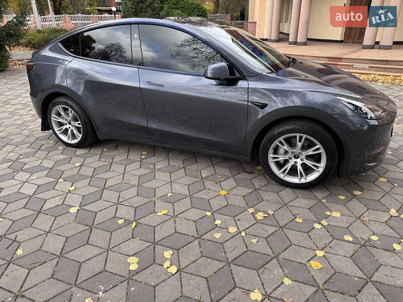 Позашляховик / Кросовер Tesla Model Y 2023 в Рівному фото 16 Позашляховик / Кросовер Tesla Model Y 2023 в Рівному