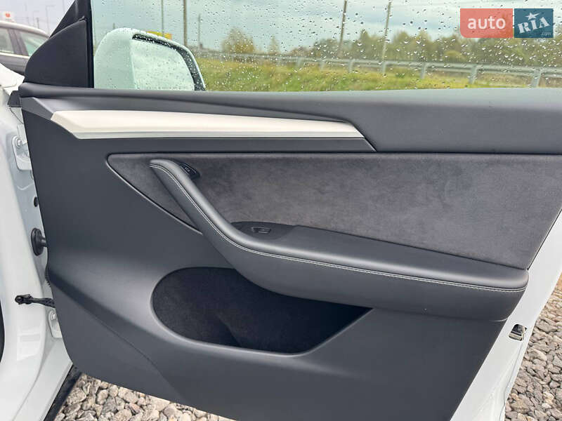 Позашляховик / Кросовер Tesla Model Y 2022 в Стрию