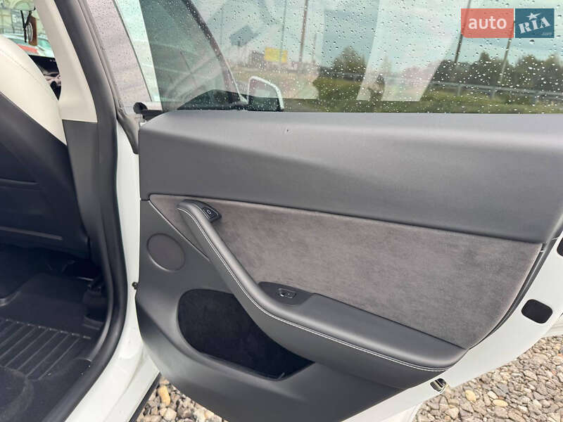 Позашляховик / Кросовер Tesla Model Y 2022 в Стрию