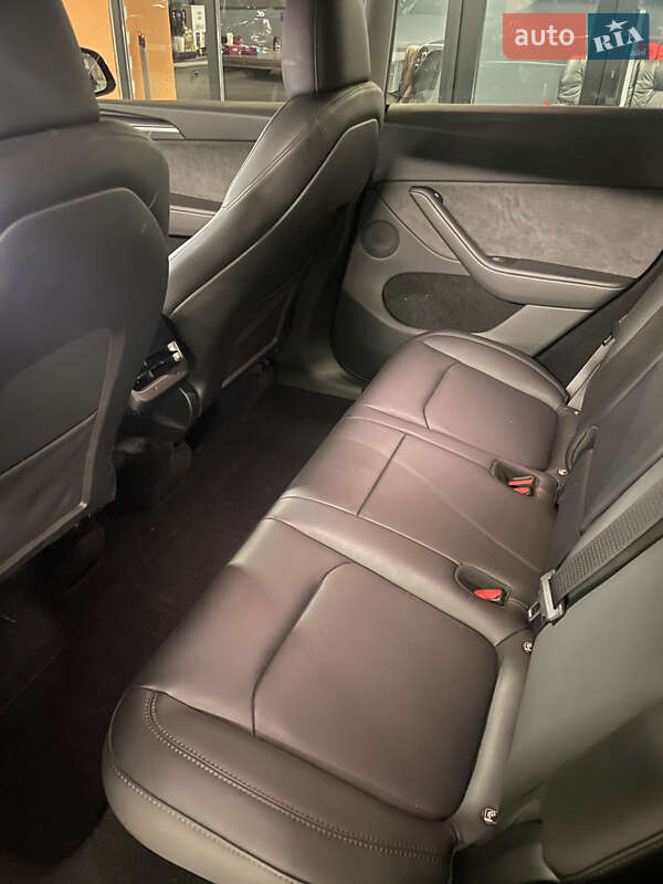 Позашляховик / Кросовер Tesla Model Y 2024 в Києві