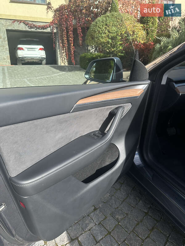 Внедорожник / Кроссовер Tesla Model Y 2023 в Черновцах