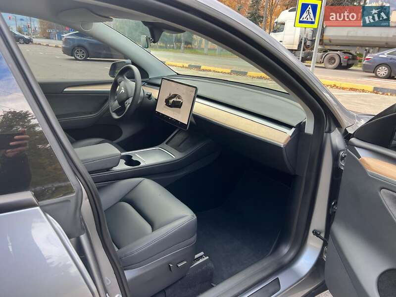 Внедорожник / Кроссовер Tesla Model Y 2024 в Киеве