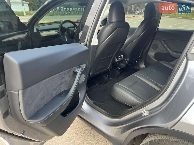 Внедорожник / Кроссовер Tesla Model Y 2024 в Киеве