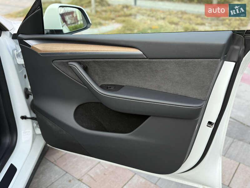 Внедорожник / Кроссовер Tesla Model Y 2023 в Киеве фото 27 Внедорожник / Кроссовер Tesla Model Y 2023 в Киеве
