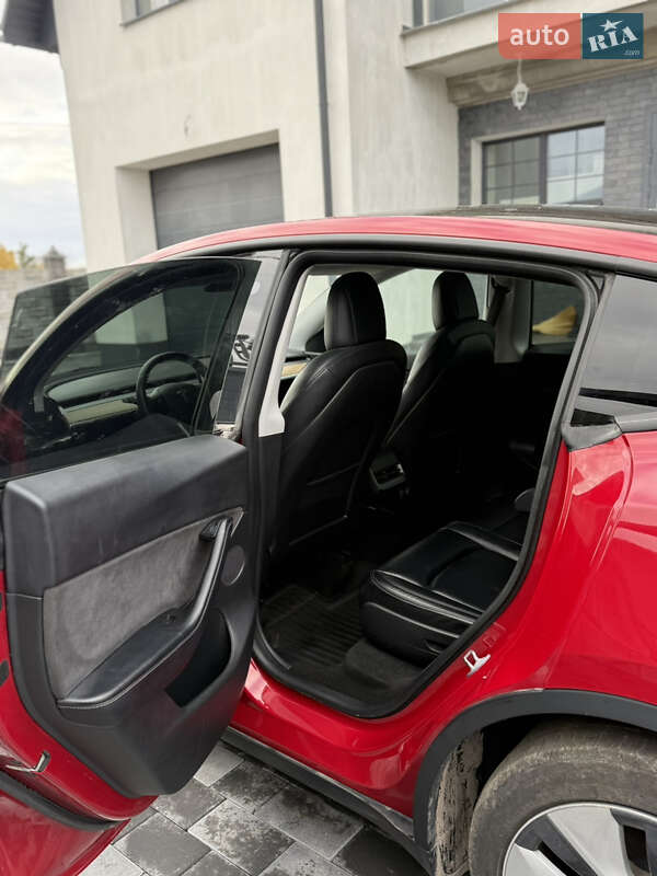 Позашляховик / Кросовер Tesla Model Y 2022 в Дубні фото 20 Позашляховик / Кросовер Tesla Model Y 2022 в Дубні
