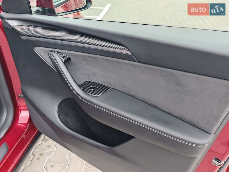 Позашляховик / Кросовер Tesla Model Y 2024 в Києві фото 17 Позашляховик / Кросовер Tesla Model Y 2024 в Києві