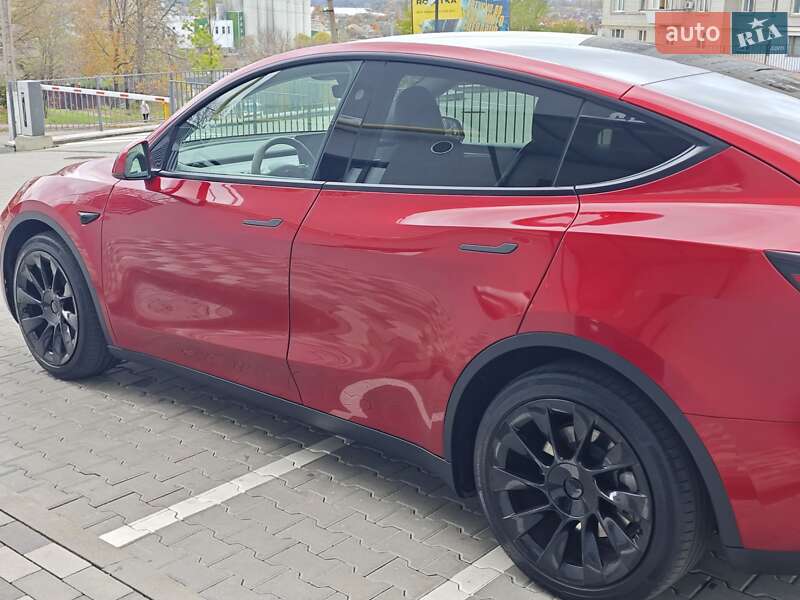 Позашляховик / Кросовер Tesla Model Y 2024 в Києві фото 28 Позашляховик / Кросовер Tesla Model Y 2024 в Києві