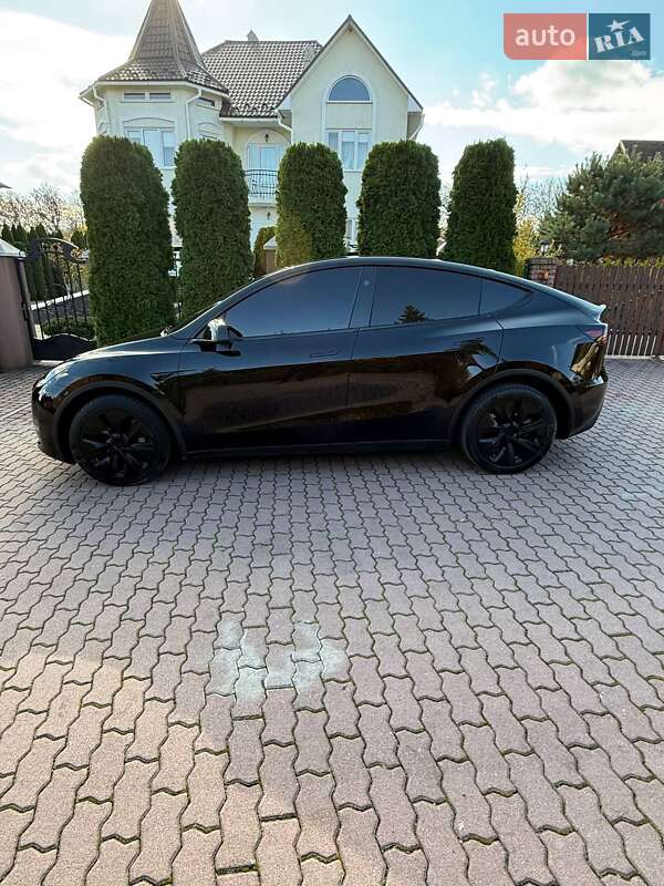 Внедорожник / Кроссовер Tesla Model Y 2024 в Черновцах
