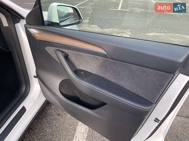 Позашляховик / Кросовер Tesla Model Y 2023 в Києві