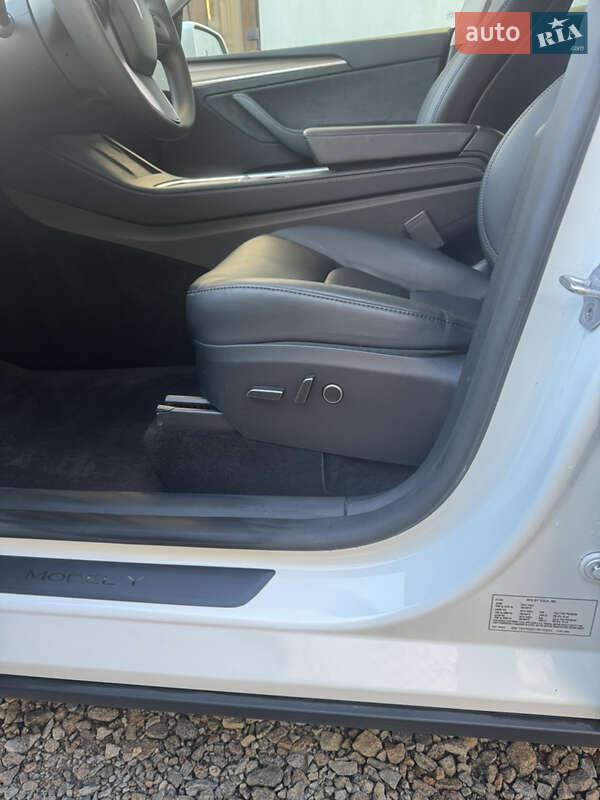 Позашляховик / Кросовер Tesla Model Y 2024 в Львові фото 9 Позашляховик / Кросовер Tesla Model Y 2024 в Львові
