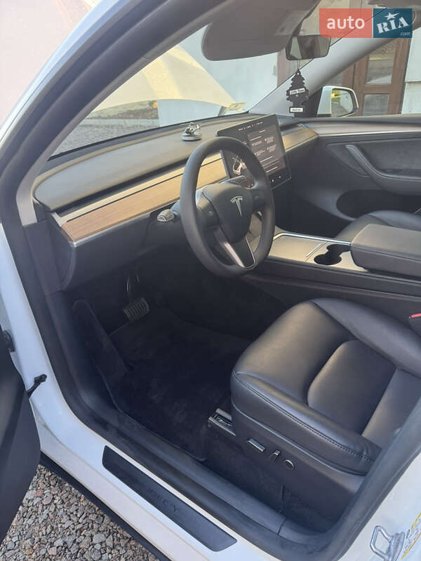 Позашляховик / Кросовер Tesla Model Y 2024 в Львові фото 13 Позашляховик / Кросовер Tesla Model Y 2024 в Львові