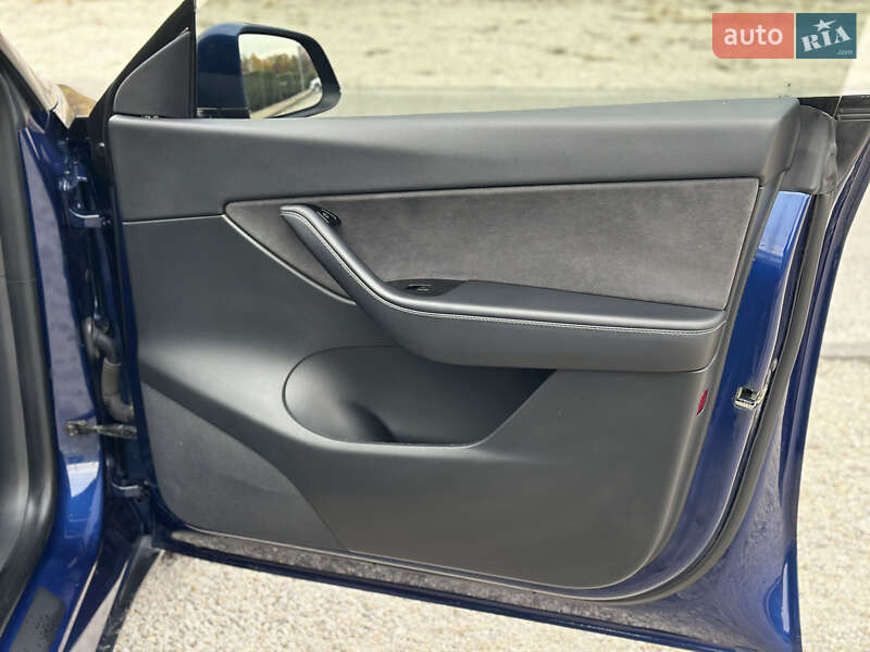 Внедорожник / Кроссовер Tesla Model Y 2020 в Днепре