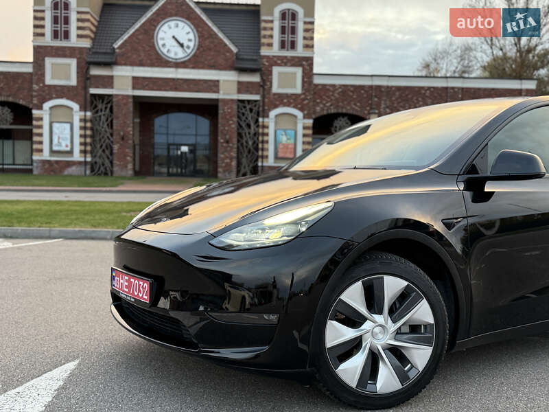 Внедорожник / Кроссовер Tesla Model Y 2023 в Киеве