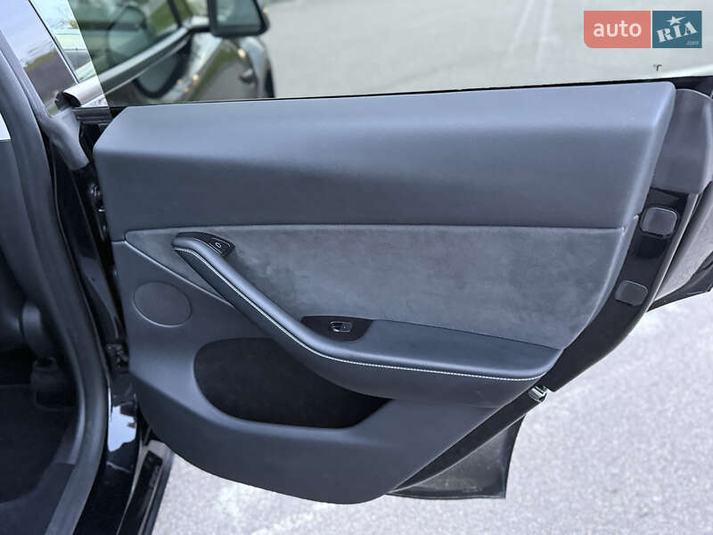 Внедорожник / Кроссовер Tesla Model Y 2023 в Киеве