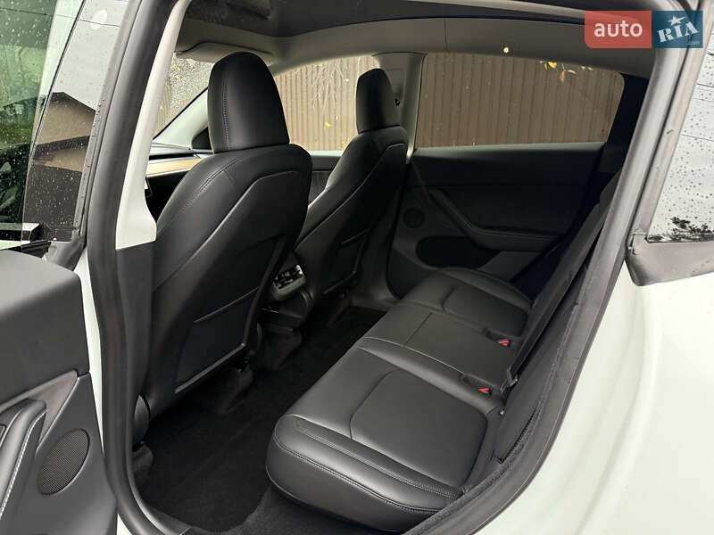 Позашляховик / Кросовер Tesla Model Y 2022 в Києві фото 12 Позашляховик / Кросовер Tesla Model Y 2022 в Києві