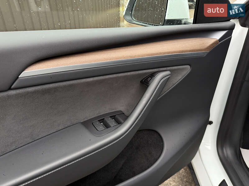 Позашляховик / Кросовер Tesla Model Y 2022 в Києві фото 14 Позашляховик / Кросовер Tesla Model Y 2022 в Києві
