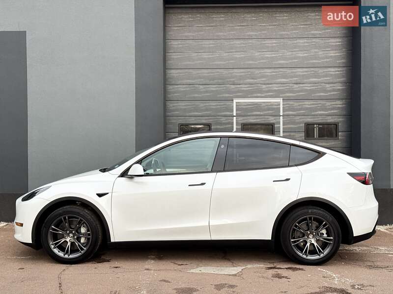 Позашляховик / Кросовер Tesla Model Y 2024 в Києві