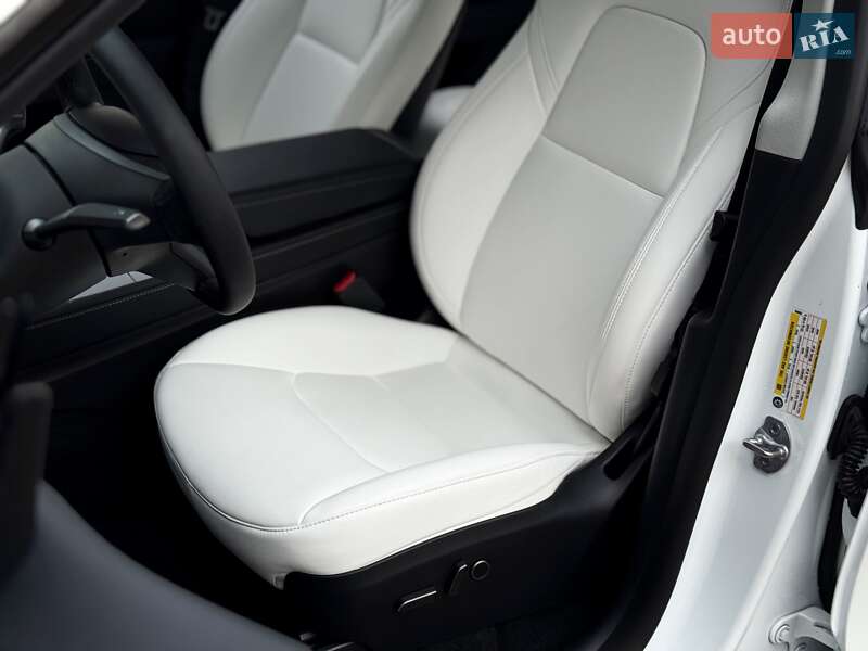 Позашляховик / Кросовер Tesla Model Y 2024 в Києві