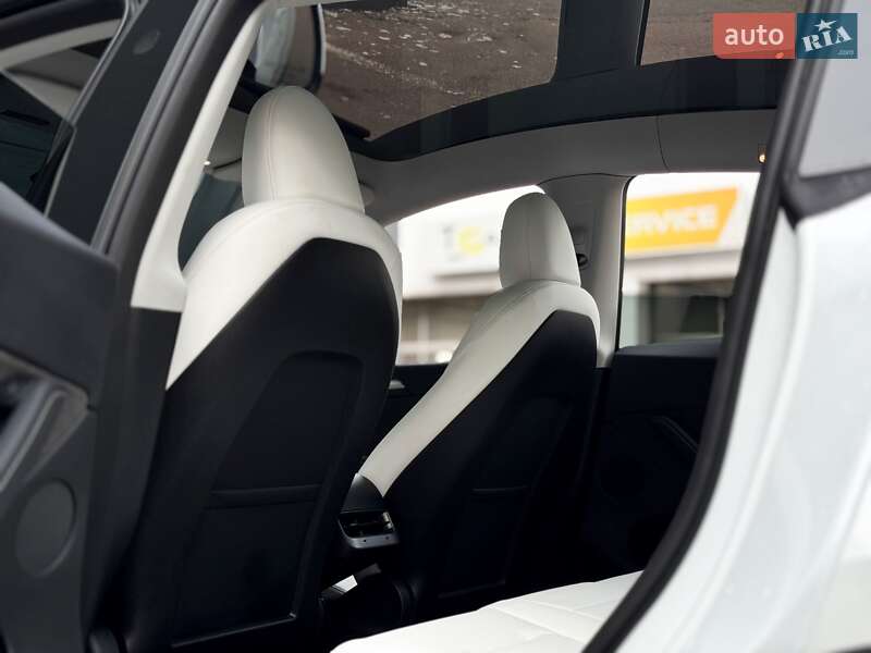 Позашляховик / Кросовер Tesla Model Y 2024 в Києві