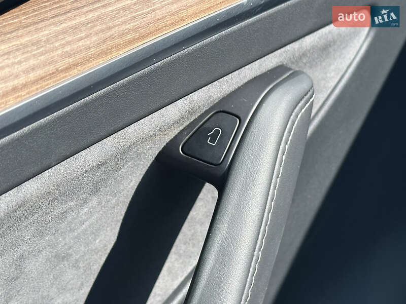 Позашляховик / Кросовер Tesla Model Y 2024 в Києві фото 30 Позашляховик / Кросовер Tesla Model Y 2024 в Києві