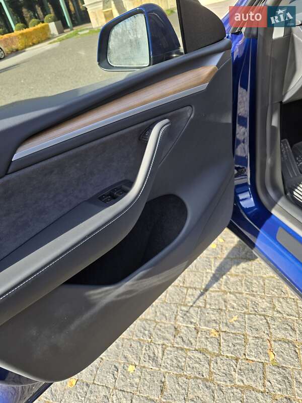 Позашляховик / Кросовер Tesla Model Y 2024 в Львові фото 13 Позашляховик / Кросовер Tesla Model Y 2024 в Львові