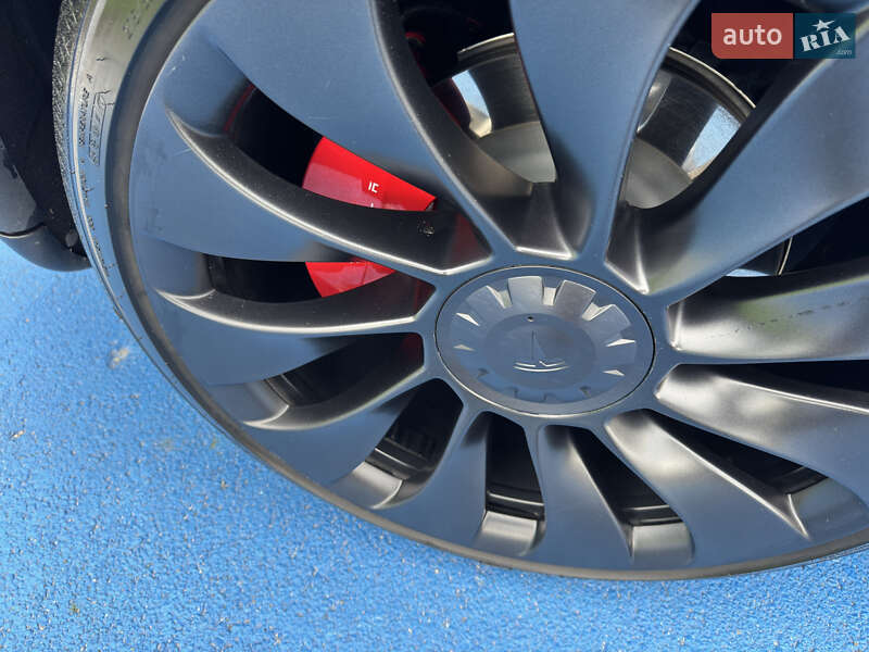 Позашляховик / Кросовер Tesla Model Y 2022 в Києві фото 29 Позашляховик / Кросовер Tesla Model Y 2022 в Києві