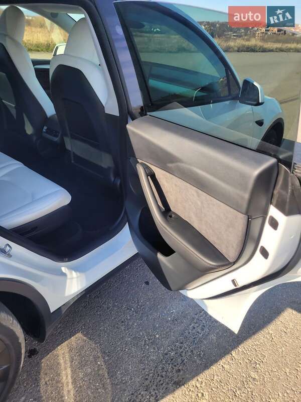 Позашляховик / Кросовер Tesla Model Y 2023 в Львові