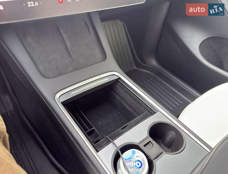 Позашляховик / Кросовер Tesla Model Y 2024 в Києві