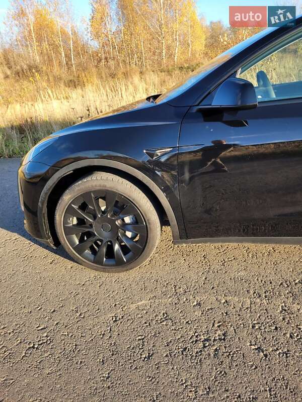 Внедорожник / Кроссовер Tesla Model Y 2023 в Львове