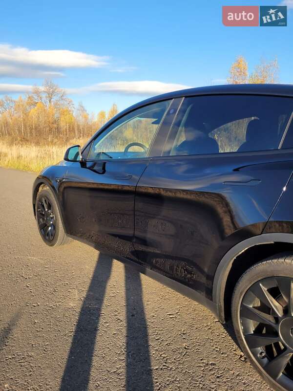 Внедорожник / Кроссовер Tesla Model Y 2023 в Львове