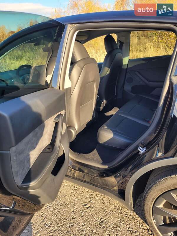 Внедорожник / Кроссовер Tesla Model Y 2023 в Львове