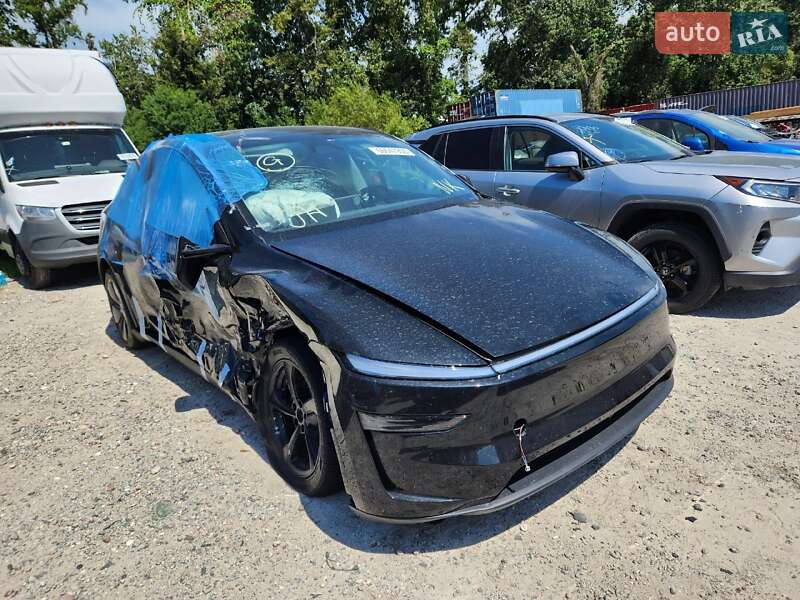 Позашляховик / Кросовер Tesla Model Y 2026 в Києві