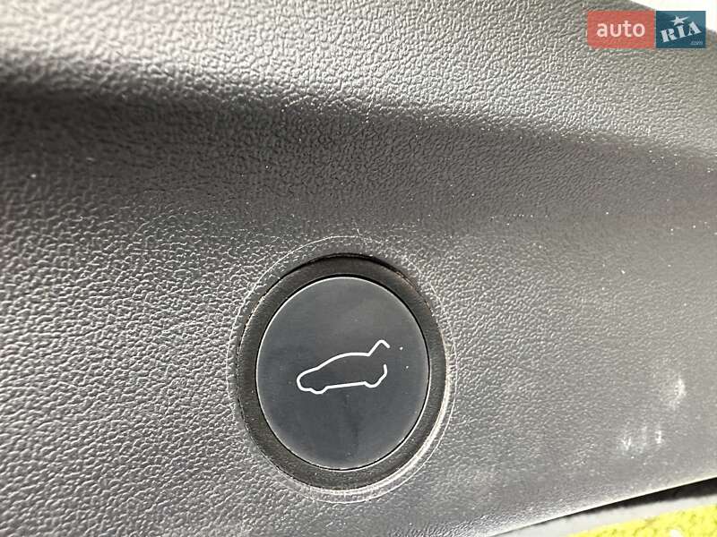 Внедорожник / Кроссовер Tesla Model Y 2020 в Киеве