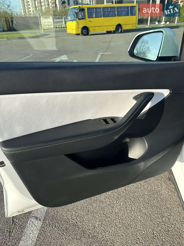 Позашляховик / Кросовер Tesla Model Y 2022 в Києві фото 7 Позашляховик / Кросовер Tesla Model Y 2022 в Києві