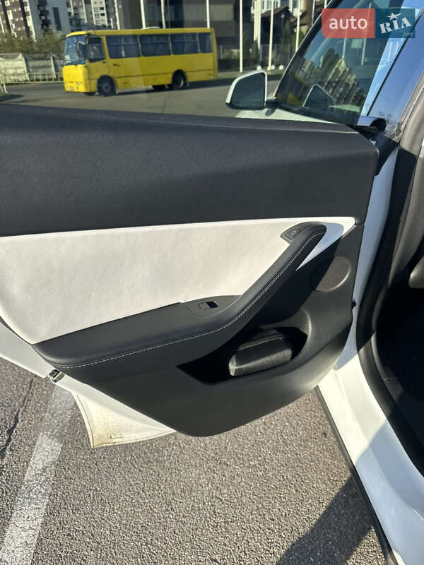 Позашляховик / Кросовер Tesla Model Y 2022 в Києві фото 11 Позашляховик / Кросовер Tesla Model Y 2022 в Києві