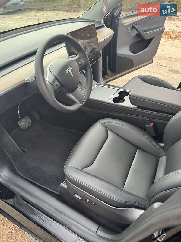 Позашляховик / Кросовер Tesla Model Y 2023 в Рівному фото 11 Позашляховик / Кросовер Tesla Model Y 2023 в Рівному