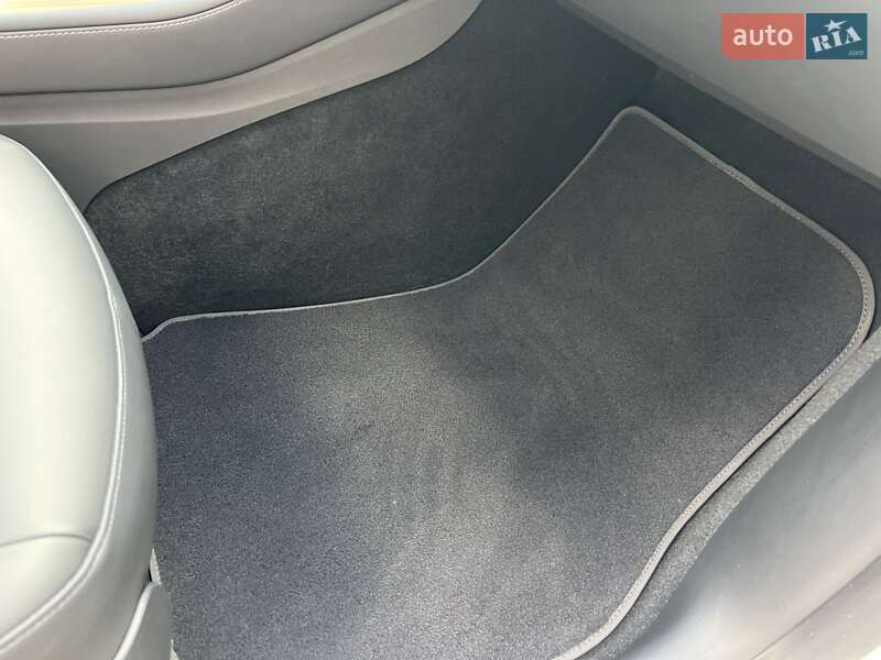 Внедорожник / Кроссовер Tesla Model Y 2024 в Житомире