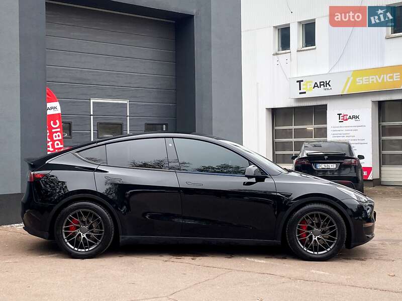 Внедорожник / Кроссовер Tesla Model Y 2021 в Киеве
