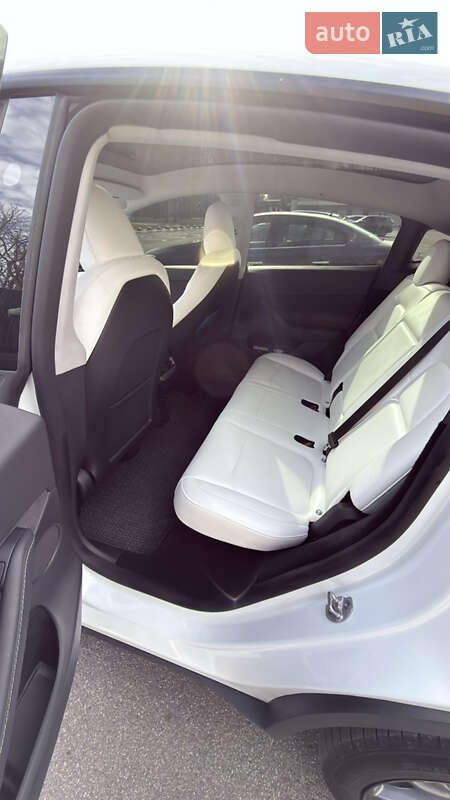 Внедорожник / Кроссовер Tesla Model Y 2024 в Харькове