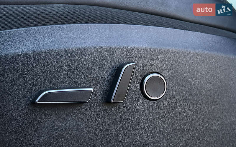 Внедорожник / Кроссовер Tesla Model Y 2023 в Львове