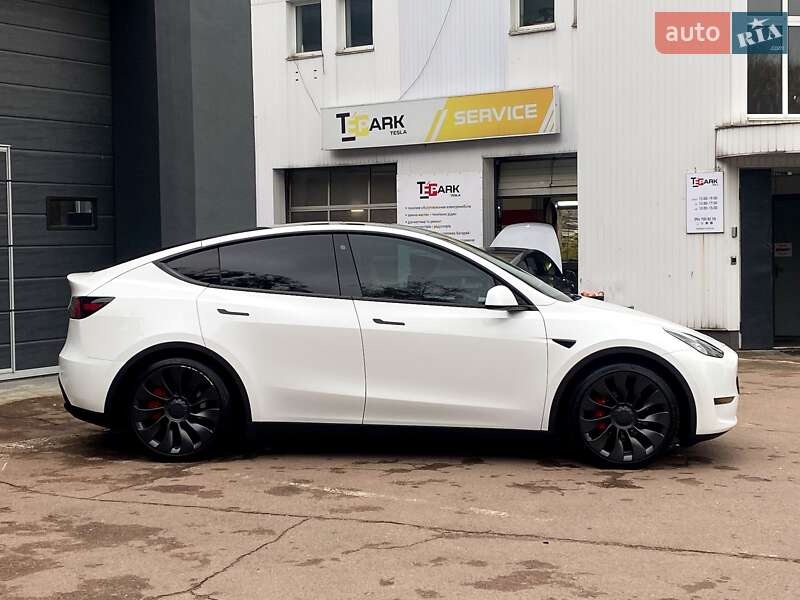 Позашляховик / Кросовер Tesla Model Y 2023 в Києві фото 11 Позашляховик / Кросовер Tesla Model Y 2023 в Києві
